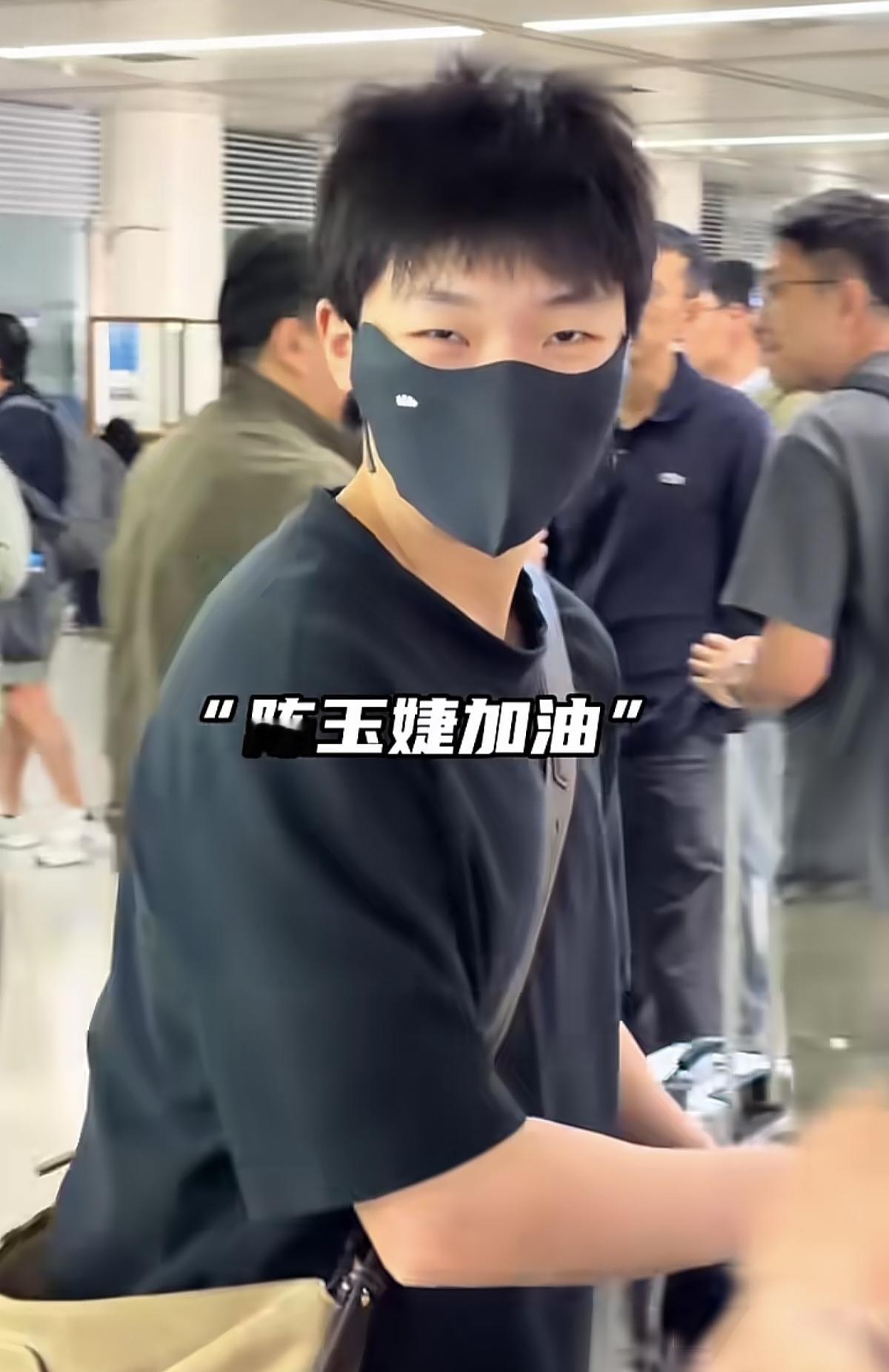 山西女篮回到太原，准备过几天的总决赛。这下好了，陈玉捷，翟若云，张茹，三国手的山