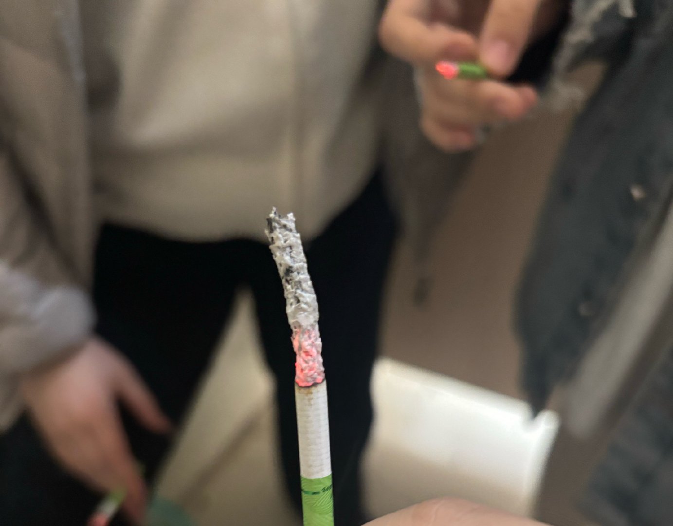 一口五块钱我都不舍得弹飞