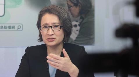“台独”顽固分子萧美琴又大放厥词，她接受访问时宣称，大陆一直用“僵硬方式”对待台