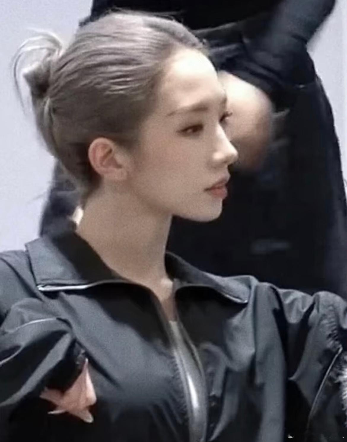 孟美岐这张…眉骨长得好好！​​​