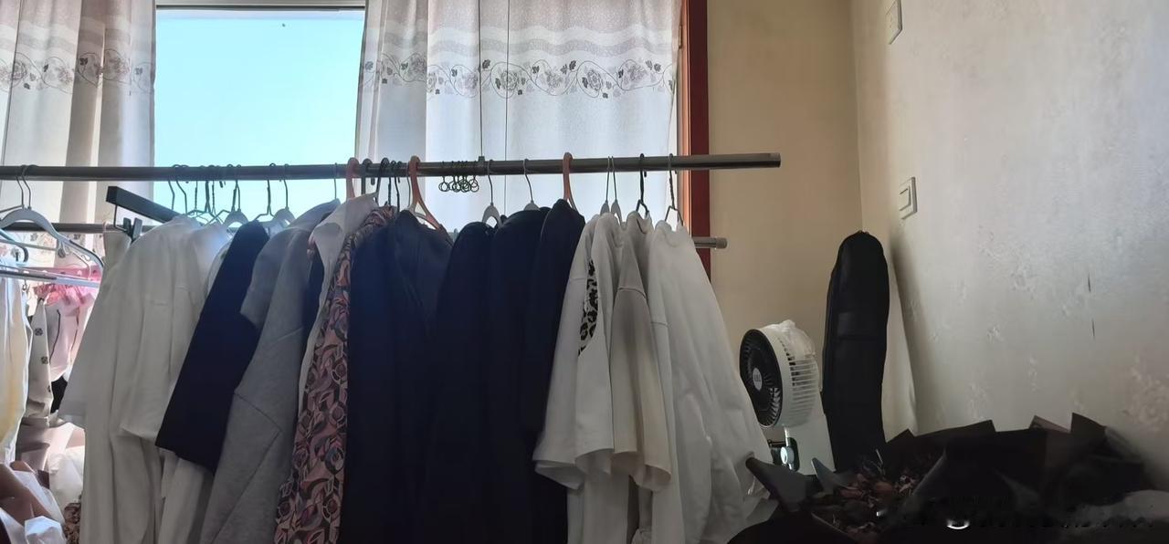 我是乌鲁木齐人，73年属牛的，今年53岁。今天，发生了一件憋屈的事情。让我感