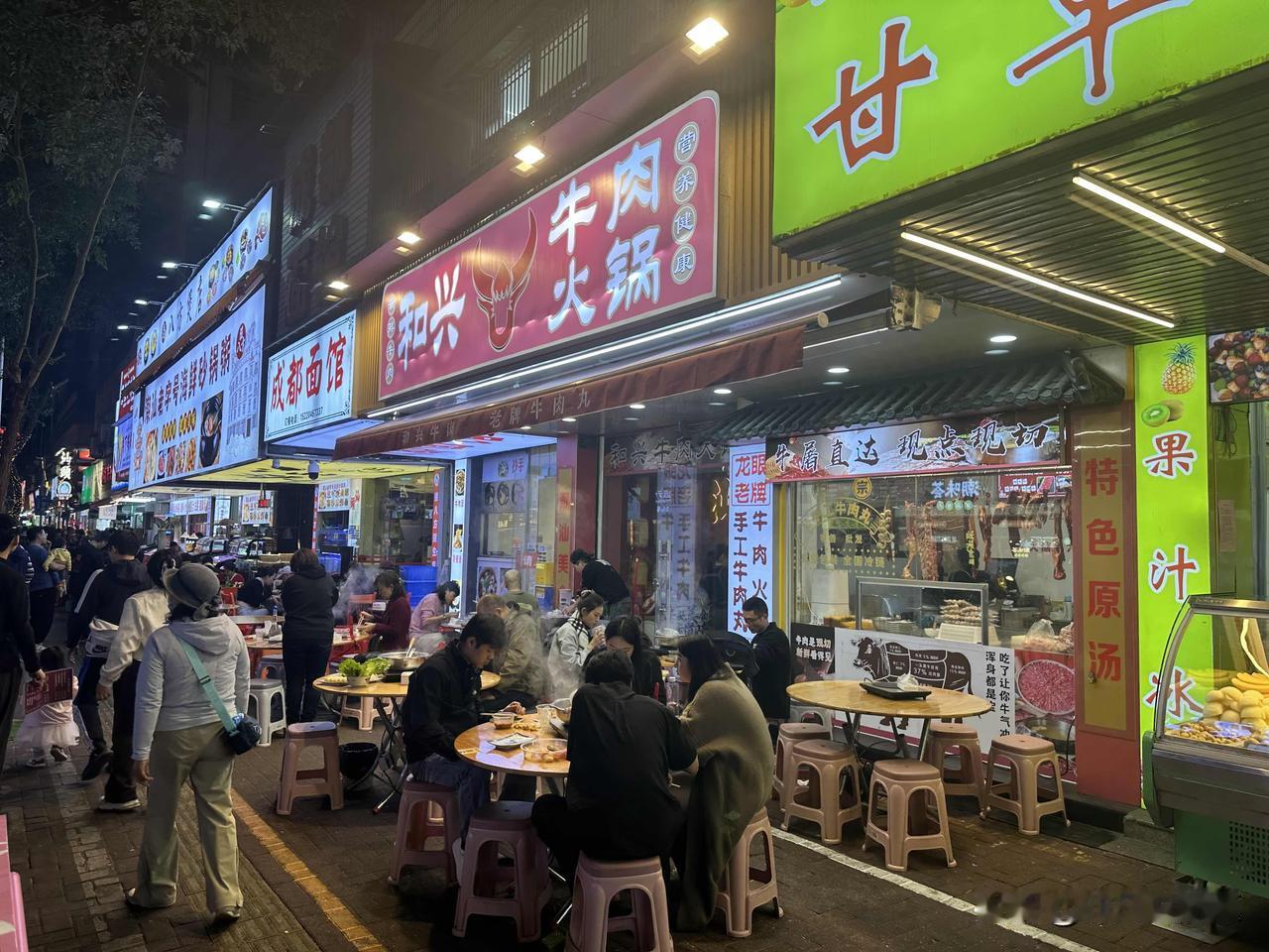 到＂世界美食之都＂汕头，打卡龙眼南美食街，品尝潮汕美食，真的很好吃今天刚到汕