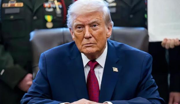 美国总统特朗普再度做出令人大跌眼镜的决策最近特朗普向全美电视讲话时表示：“我宣布