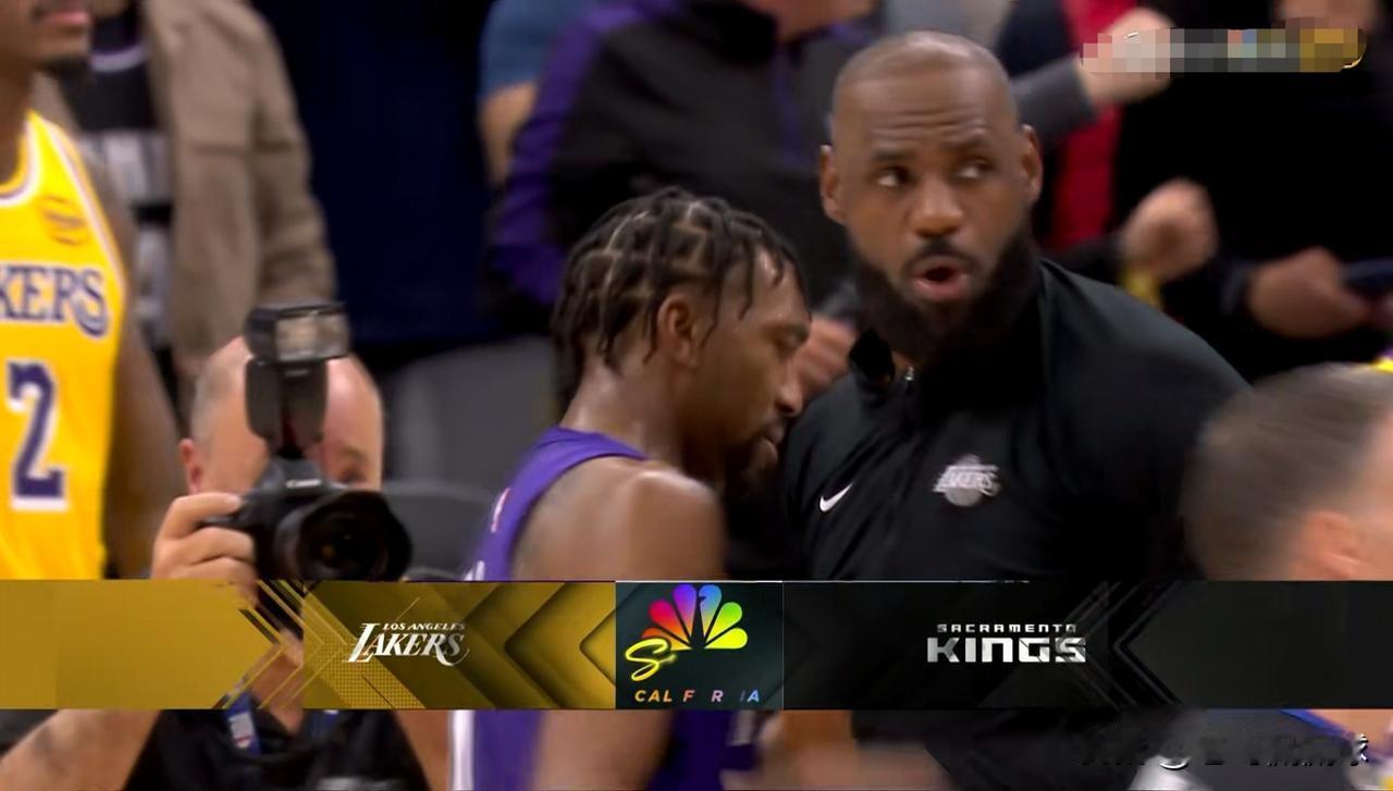 湖人超级球星詹姆斯真是心胸宽广！虽然今天湖人在客场以112：124输给了国王，但