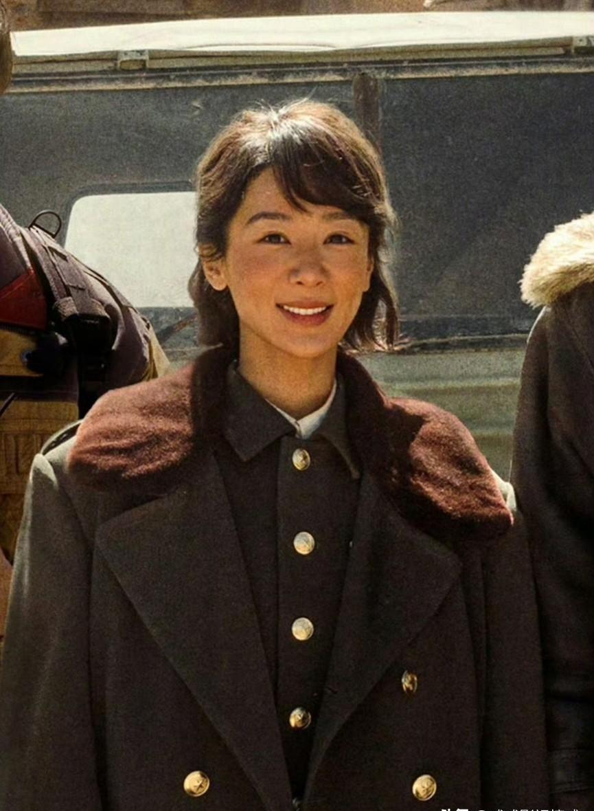 杨紫和胡歌，头发灰土，脸抹黄沙，演起了种树的。不是偶像剧，没滤镜，没甜宠，连指