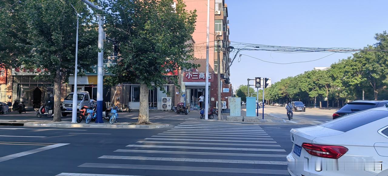 【一家特别想进去买东西的小店！】坐标石家庄东三环附近，今天出门办事，骑着电动车?