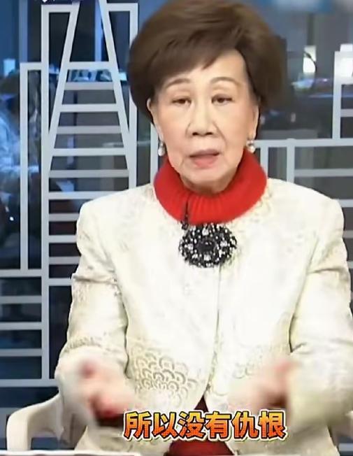 现在的台湾出现了怪现象，主张“台独”的民进党党员吕秀莲、沈富雄、吴子嘉等人开