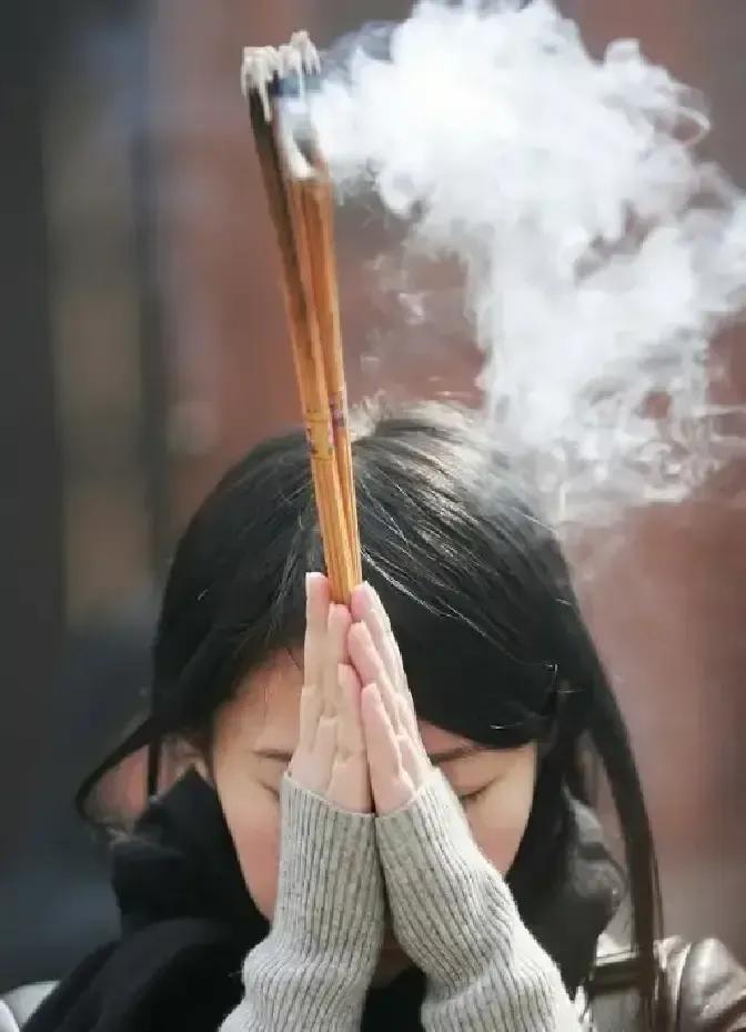 刷到一堆命理博主说今年正缘大爆发，结果三个月后微博热搜成了“我的正缘怎么也离了”