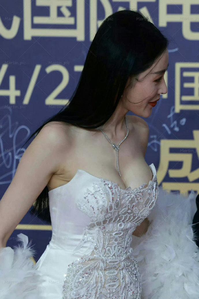 张天爱这拉的身材不难受吗？