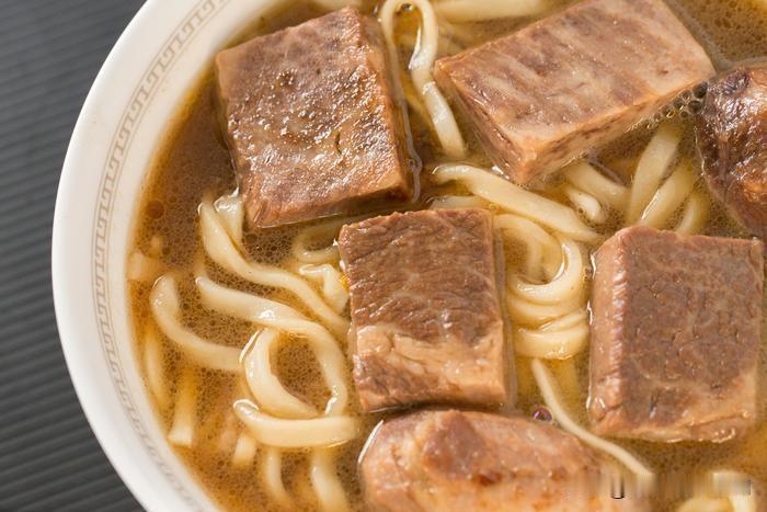 台湾省最贵的牛肉面台北“牛爸爸牛肉面”的“元首牛肉面”，售价高达10,000