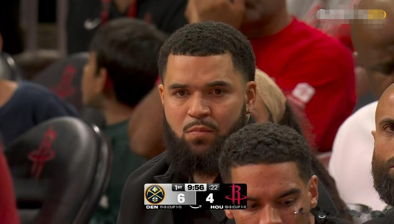 火箭超级后卫范弗里特真是满脸忧愁！今天火箭坐镇主场迎战实力强大的掘金，当时比赛进