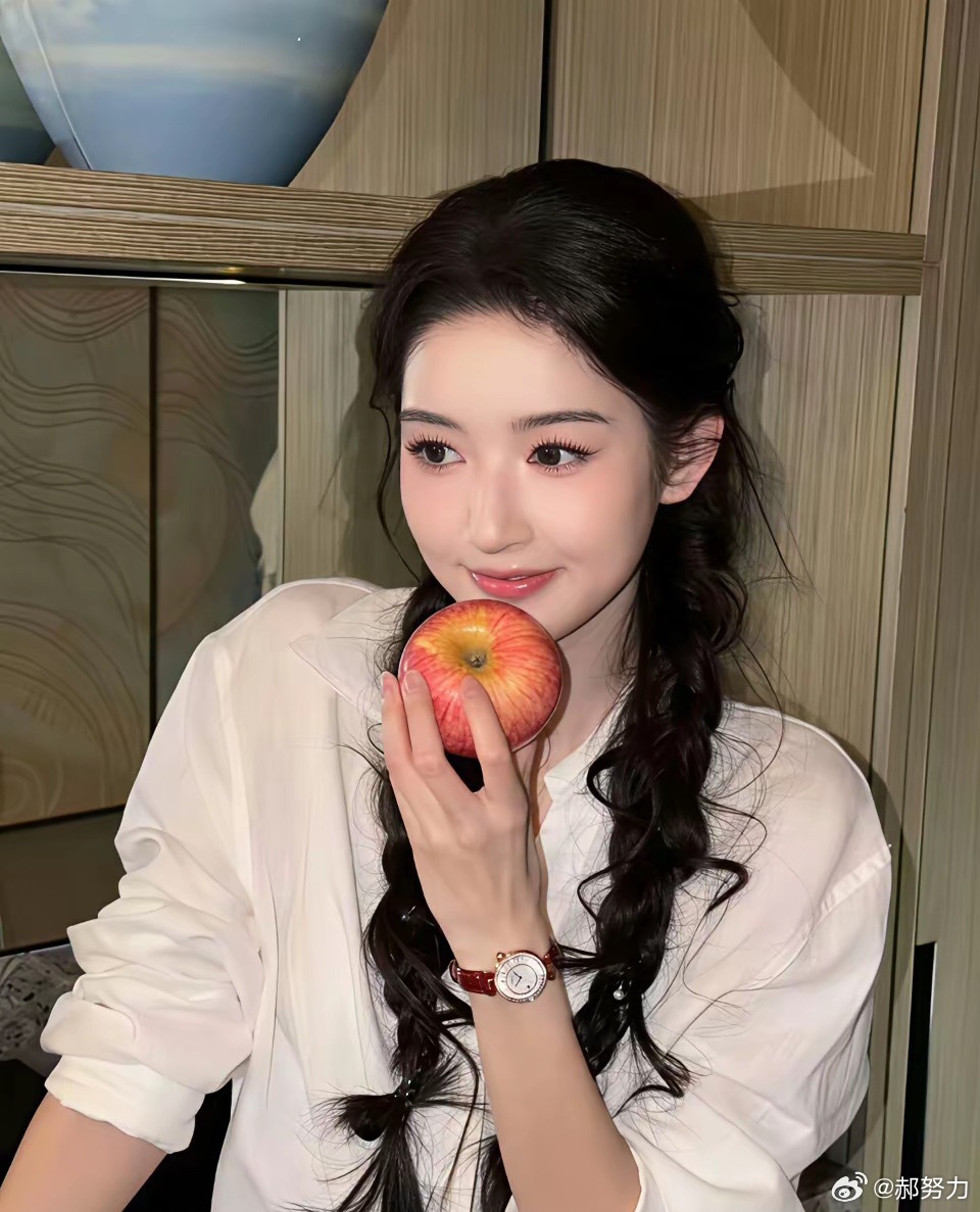 竟然不满女主王玉雯搭档张凌赫嫌弃王玉雯咖位低没有大爆剧但是张凌赫的《逐玉》火得令