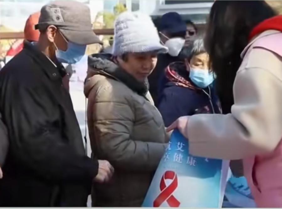 艾滋病老年感染者翻倍！防艾不能忽视银发族艾滋病早已不是年轻人的“专属”，中