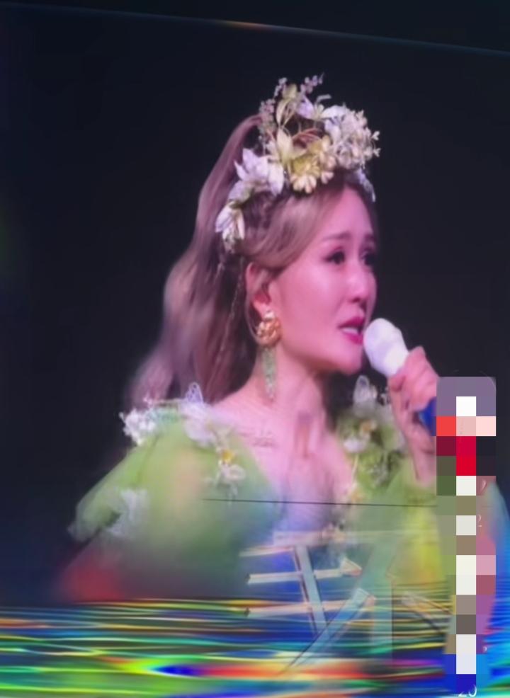 谢娜成都主场演唱直接把快乐焊在舞台上，成都粉丝的热情从头燃到尾，全程笑到脸酸喊到