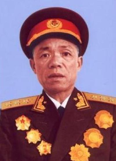 解放战争中天降两个战争英才，一个让解放战争早胜利两年，一个坚持解放了海南岛。这两