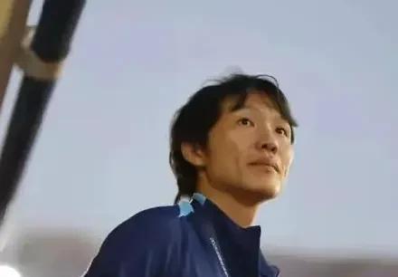 明天山东泰山和武汉三镇的比赛，我预测济南主场不会超过8000人6