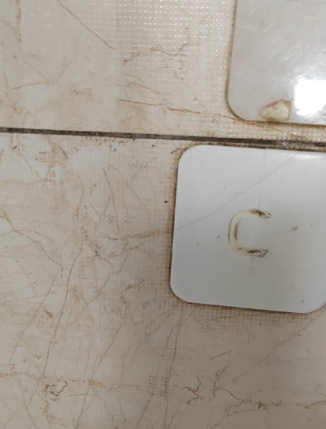婆婆上我们家来跟我们说，先别买房子，把钱借给老公的舅舅，先让他们家孙子买房子。我
