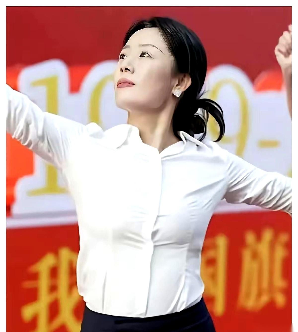 秦主任把找上门的泼天流量全拒了。网上正忙着要把她硬架成城市名片。等热度稍退去