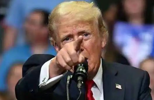 俄罗斯的油轮终究是被扣下了，俄罗斯能出动潜艇，这就证明俄罗斯已经做好了开战的准备