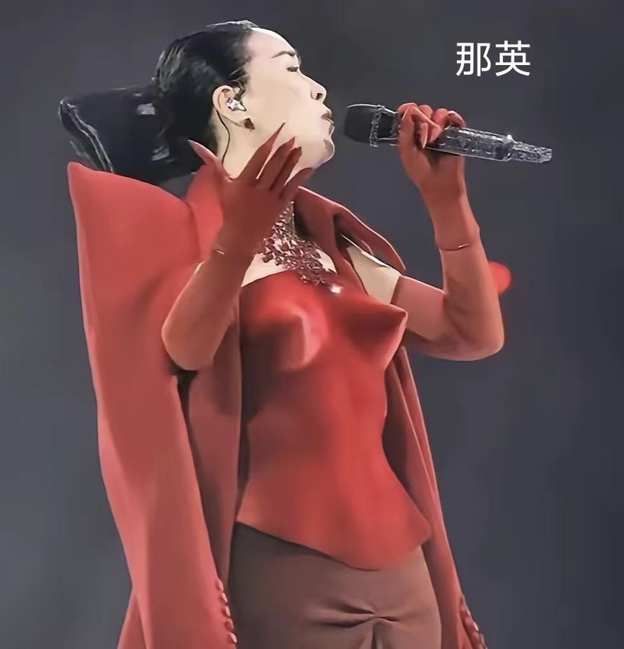 58岁的那英锋芒毕露★2026年8月22日北京五棵松演唱会，那英唱《征服》时上