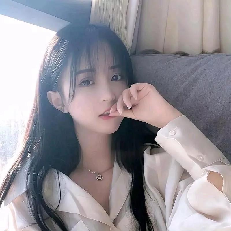 优雅气质，慵懒午后，享受美好时光。气质少女感初秋少女感居家浪漫下午茶温柔慵