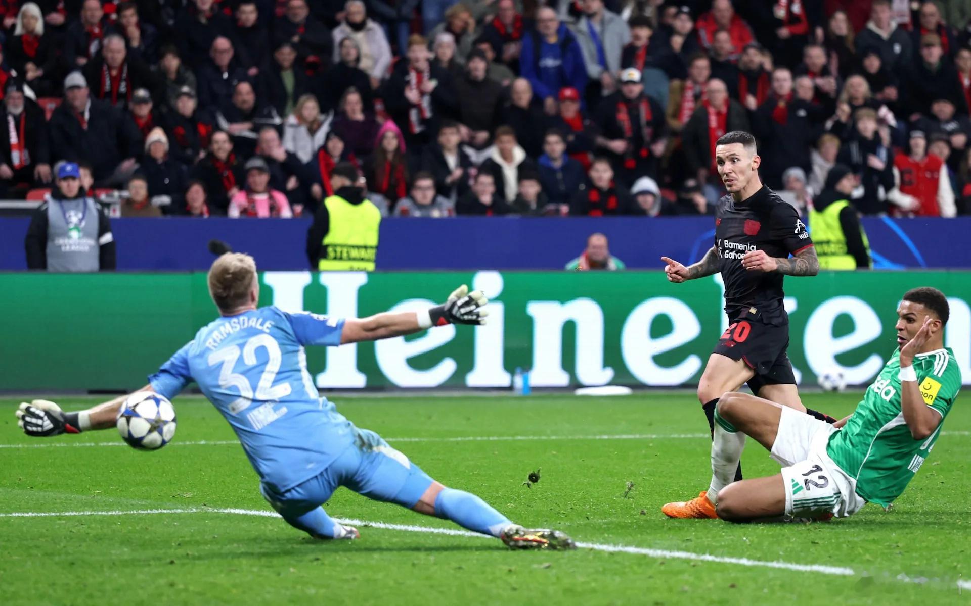 勒沃库森2比2纽卡斯尔戈登一个门柱，墨菲一个门柱，纽卡斯尔也太不走运了。但剧本