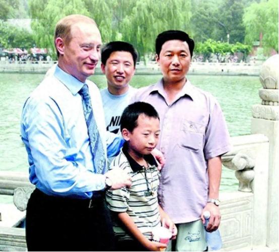 普京73岁再访北京，点名要见一位"特别的老朋友"！既不是国家元首，也不是商界