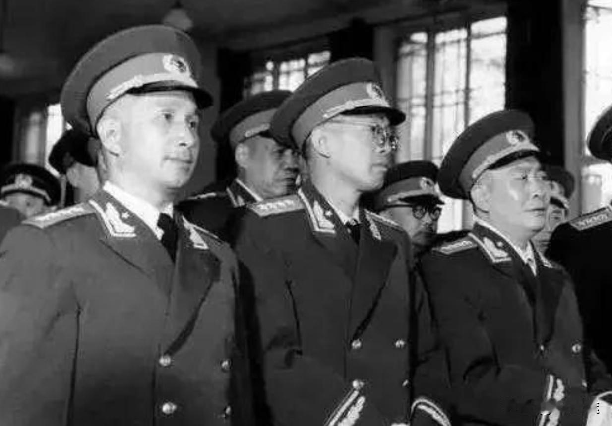 粟裕大将，自解放战争到新中国建立后长达20年的军旅生涯中，始终未进入战区军事核心