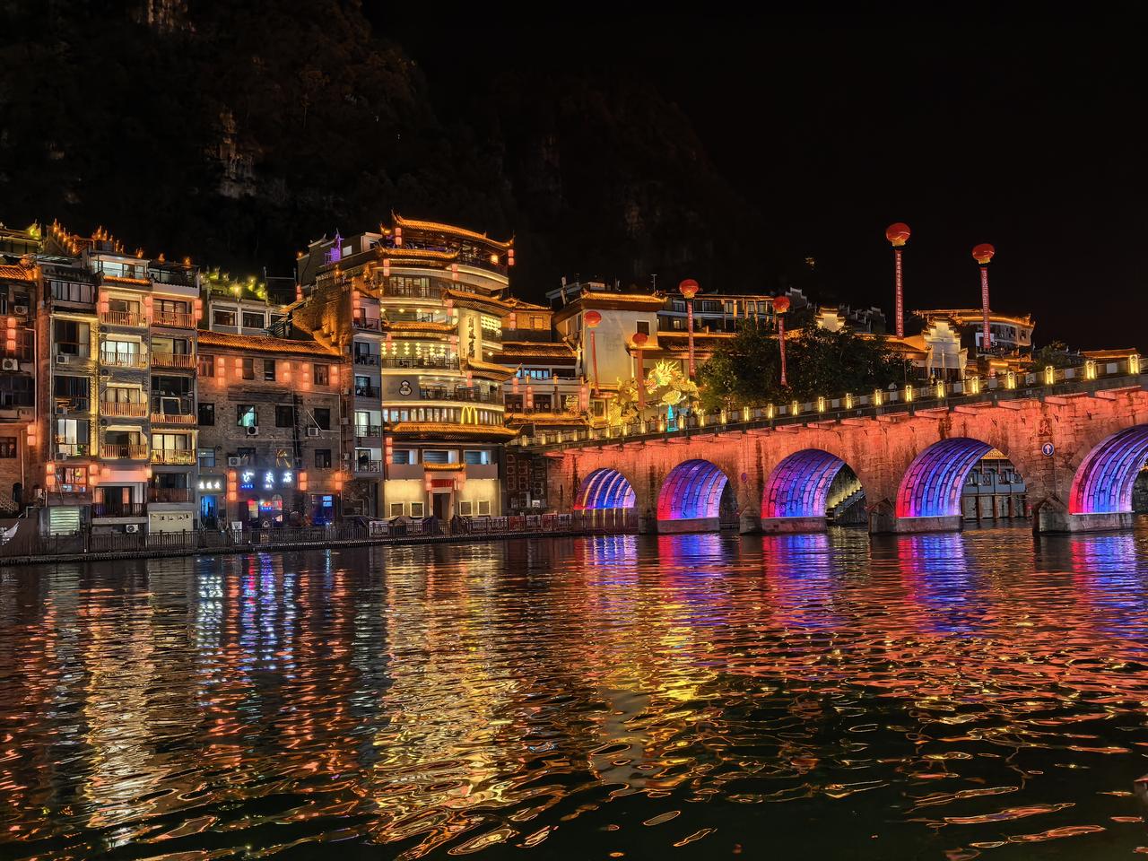 第一次在抖音报旅游团，报的是8人以下小团，行程：黄果树瀑布，小七孔，梵净山，千户