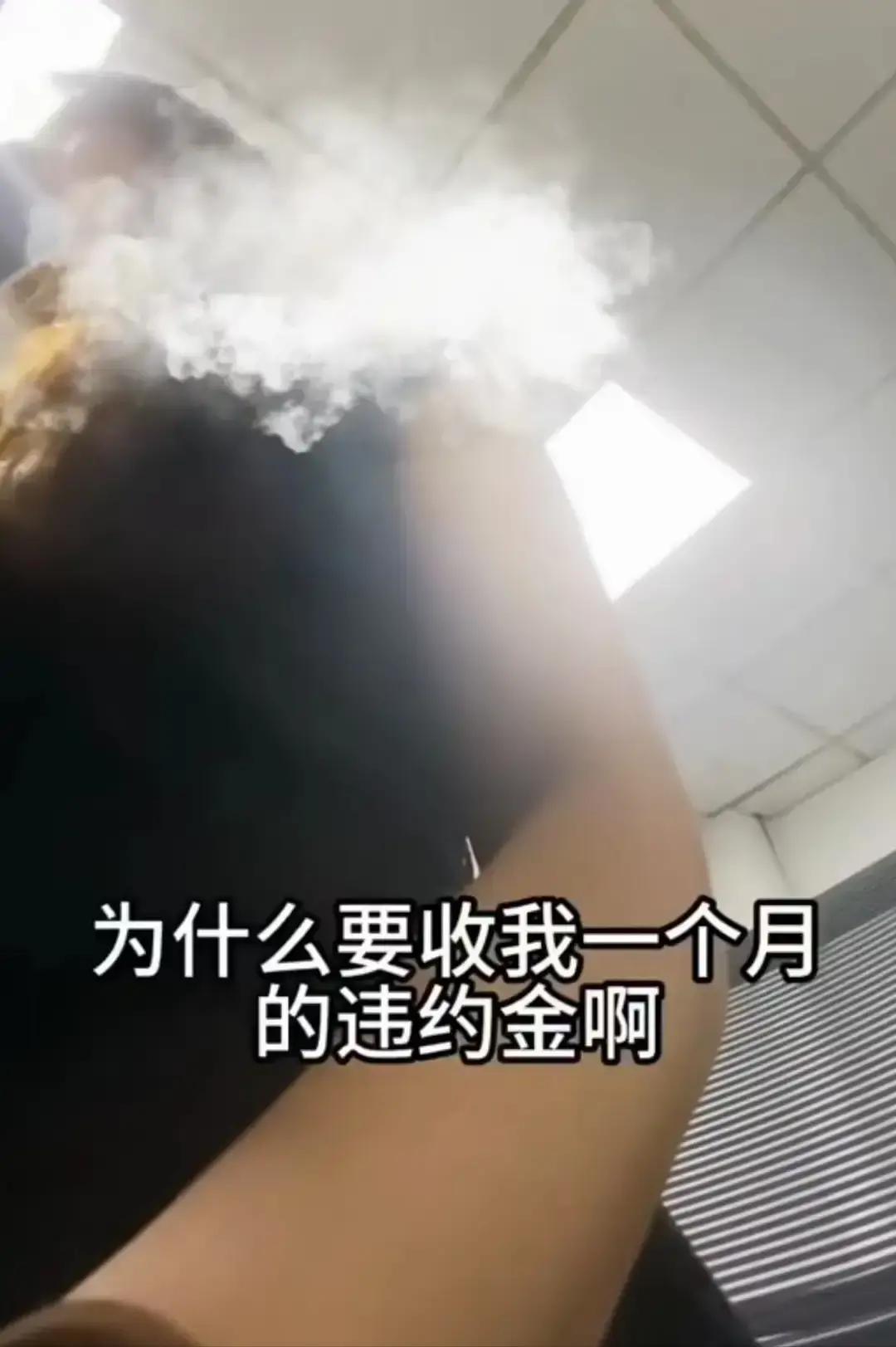 银行完败！广东佛山，女子要提前还房贷，她怕银行刁难，事前做好了准备，她偷偷打开摄