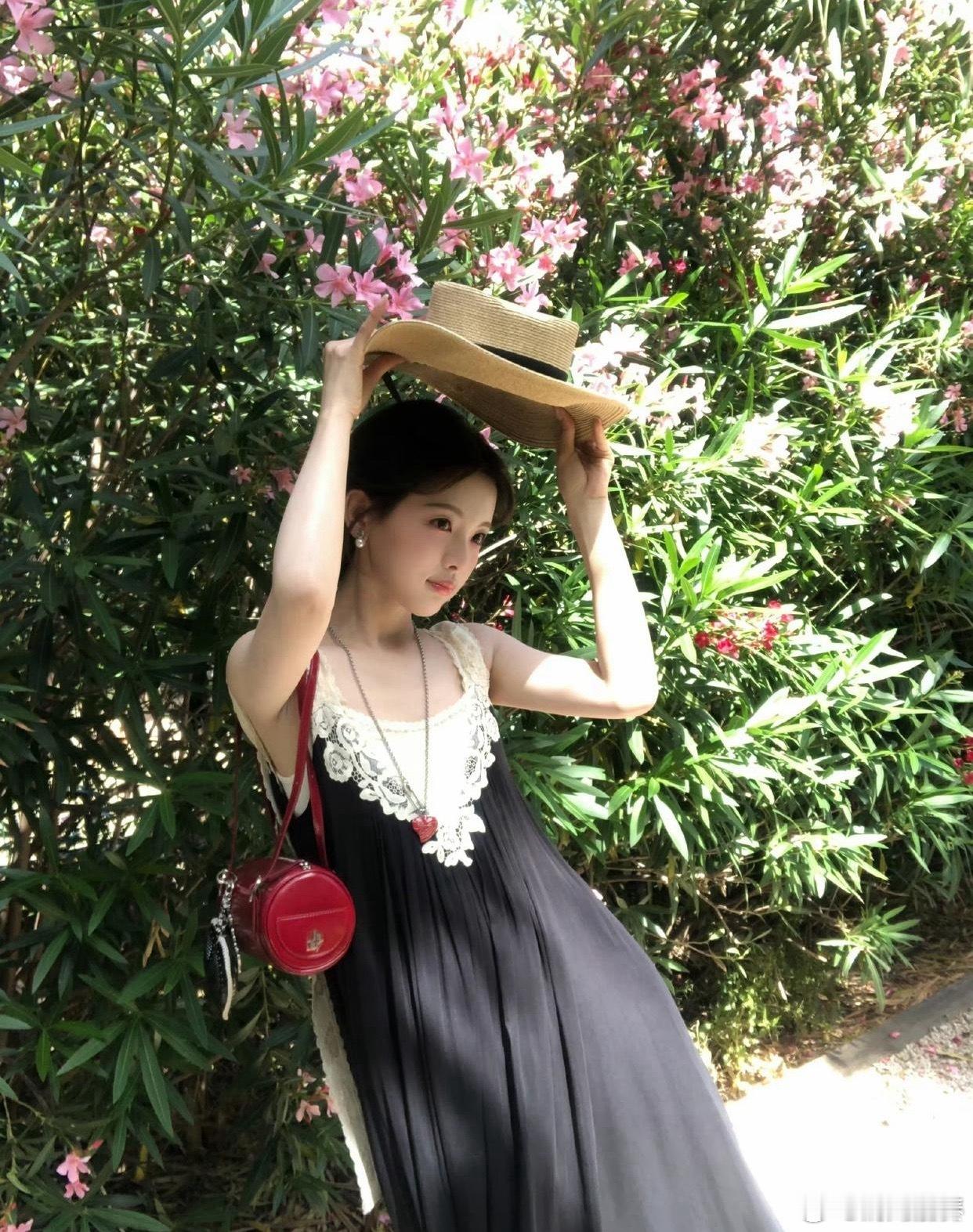 1.王嘉尔和宋雨琦谈过，但是分手了，恋爱那会儿王嘉尔介绍了不少商务给宋雨琦，那段