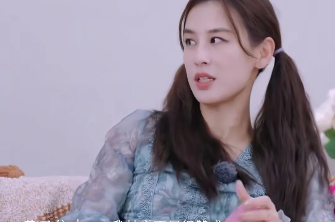 黄圣依不太赞同婚前同居程潇和李嘉格都是赞成婚前同居的，她们觉得这样可以多了解对
