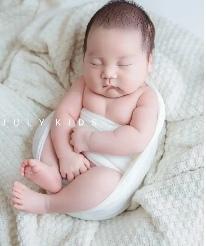 中年人该不该收养小婴儿？今天，一直被小表妹的电话纠缠着，什么心思都没有了。