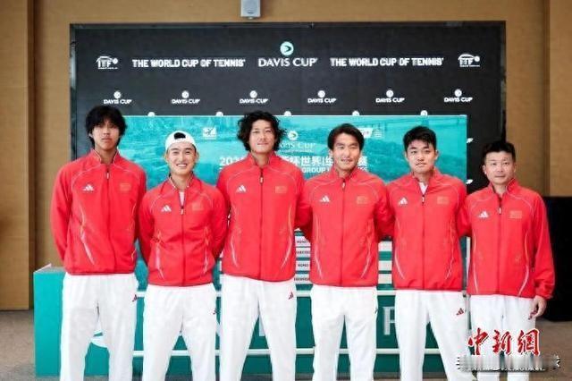 男网三剑客亮相布里斯班挑战赛🇨🇳张之臻76，63马林科夫🇦🇺，顺利晋级