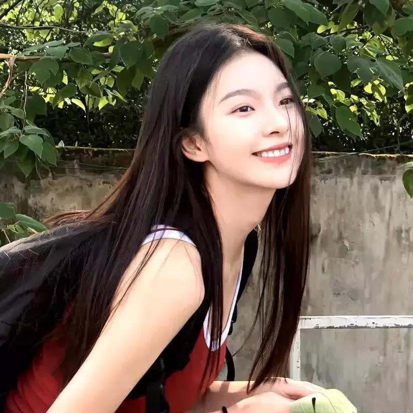 阳光下的笑容，元气满满的一天！😊少女感笑容少女的笑容元气满满的微笑萌萌哒