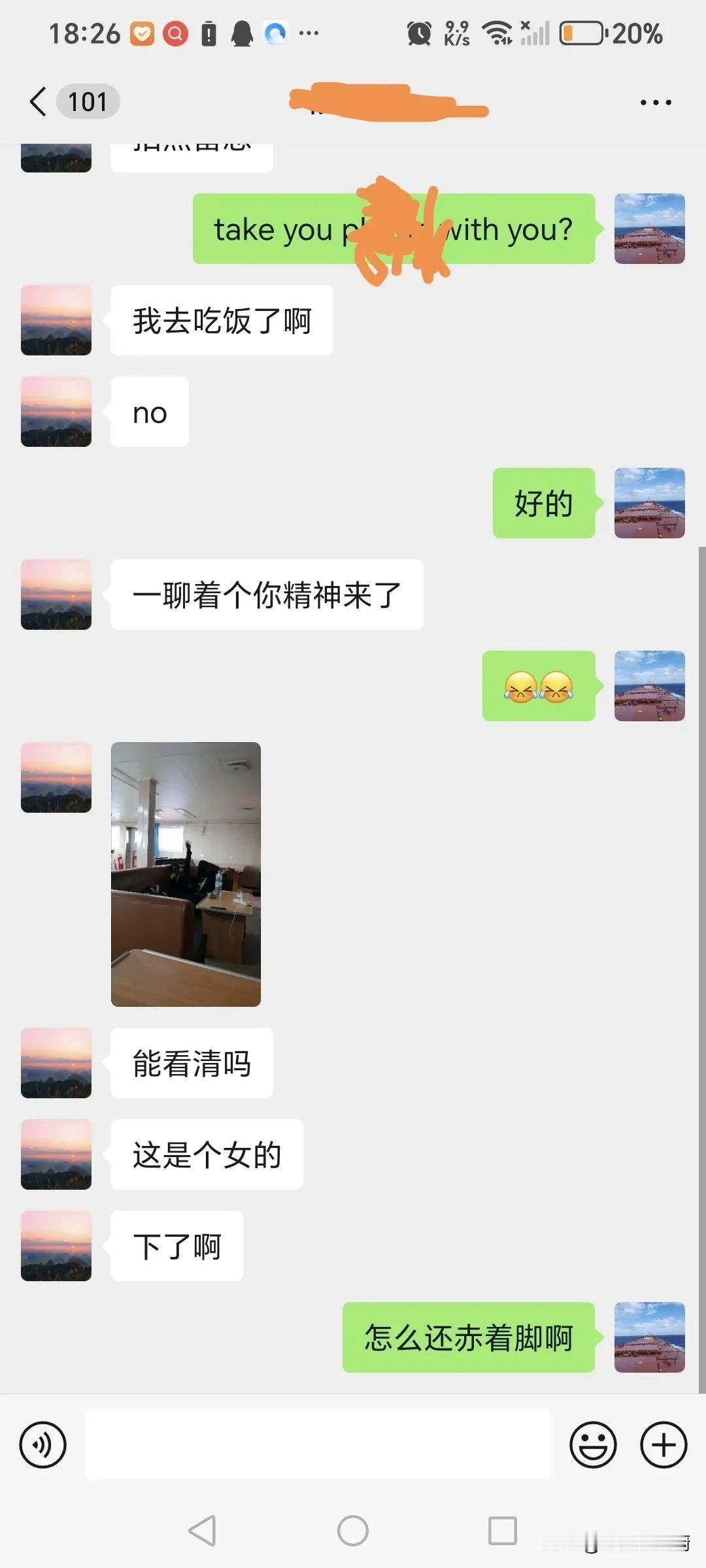 以前一快跑船的兄弟在几内亚，他们船上有一个女的，说是海军，带着枪上的船，把照片发