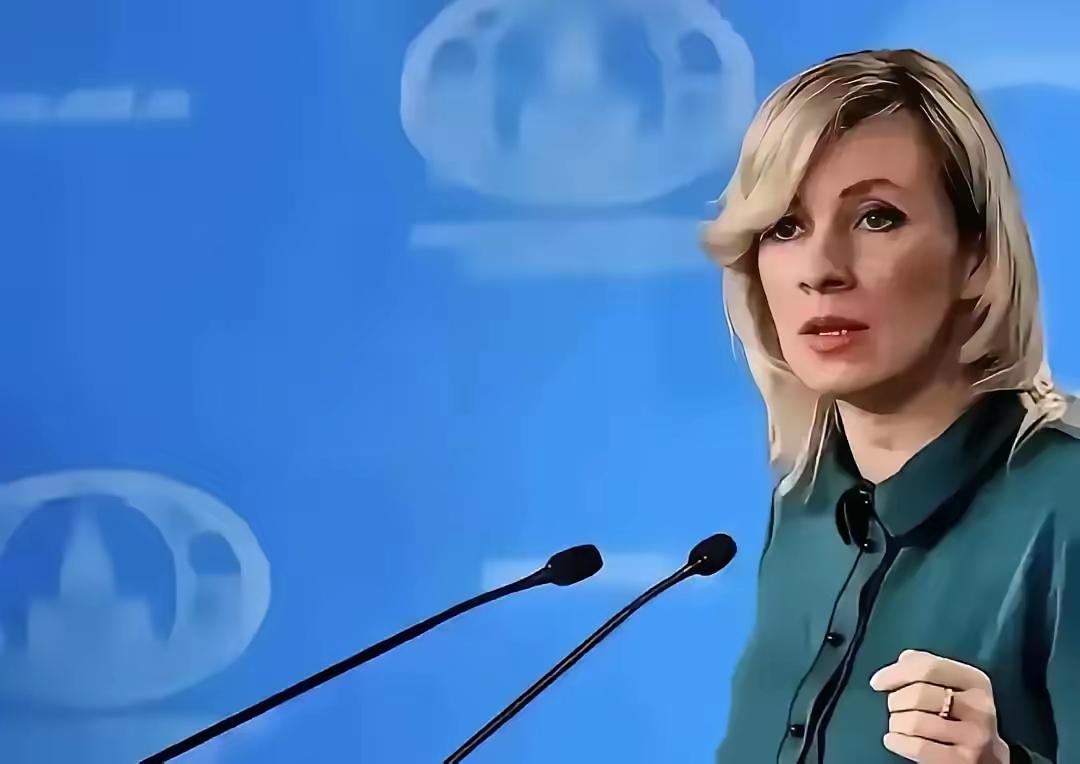 菲律宾那边大概没想到。万吨海警船在黄岩岛海域巡航时，主炮的外罩已经取下。这种