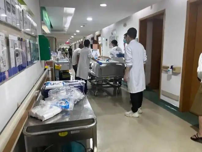 6月新规落地!住院免陪护试点全面开启，帮普通家庭省下数千陪护成本好消息，今年6
