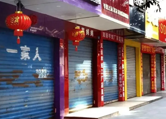 许多人一直在唱衰，什么经济不好，网购的冲击，实体店的末日。其实，环境因素的影响占