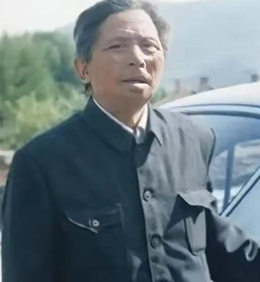 你敢信？被写进烈士名单、发了十几年抚恤金的英雄，居然在丹东一个村口蹲了大半辈子修