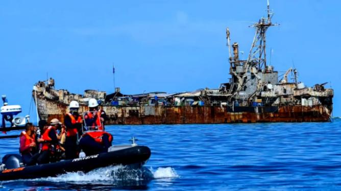 趴在仁爱礁9000多天的菲方破军舰，如今彻底拖不走！补给斗法越闹越丢脸，南海真实