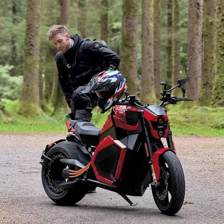 全球第一款量产级固态电池已经正式下线。芬兰一家叫Donutlabs的公司，把