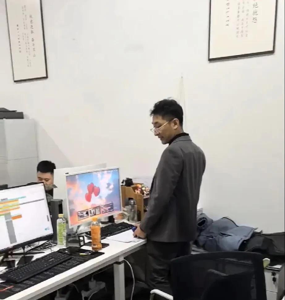 公司一部分员工被降薪续约后，部门负责人反应这些人的工作态度明显变差了：晚上10点