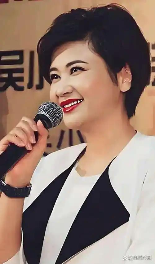 看懂了吴小莉和浙江穷哥哥的相认，才明白什么叫血浓于水。一个凤凰卫视副台长，一个家