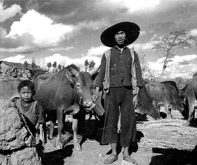 1985年，山西的一位老人来到政府的门前，手里紧紧攥着一张纸条，踌躇了好久也不敢