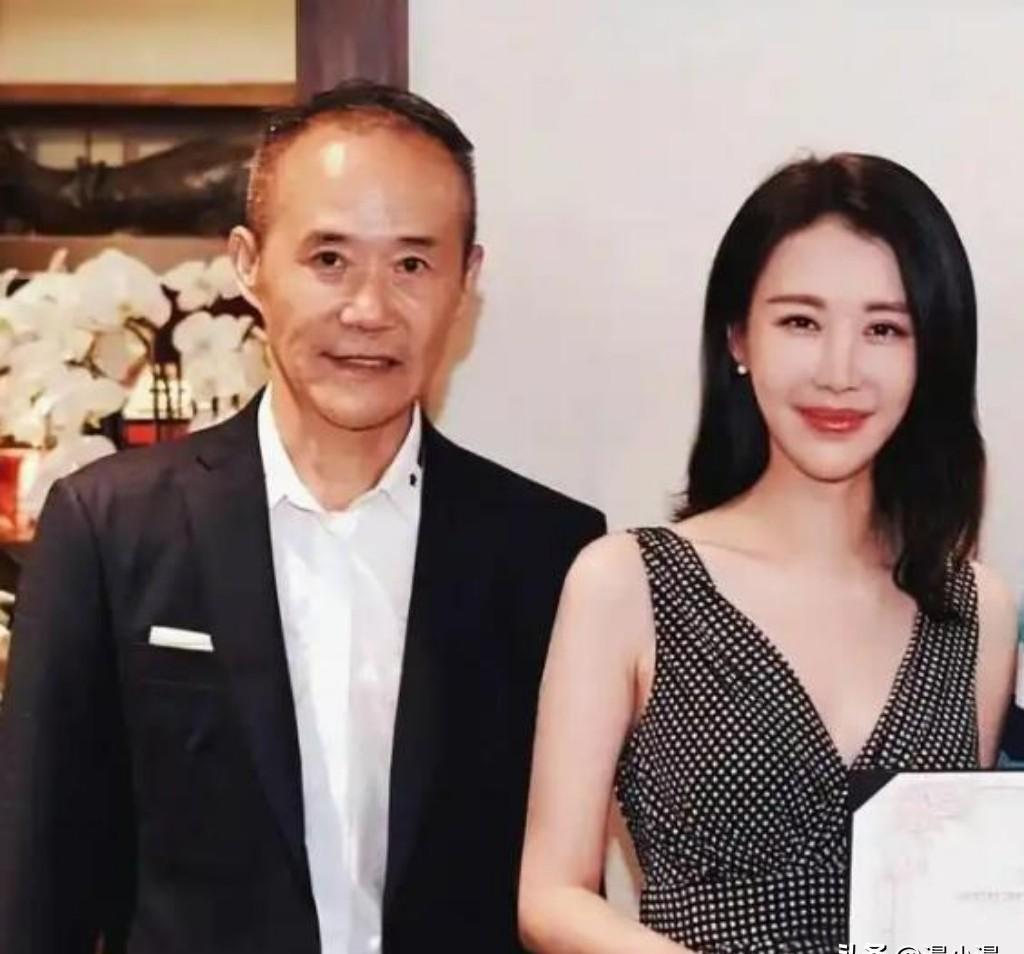 王石釜底抽薪，持股从99%砍到10%，田朴珺苦心经营的“独立大戏”，终于要演不下