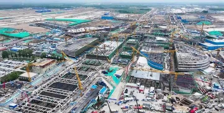 济南遥墙机场二期工程，山东民航史上最大的工程，建成后是全国前十、山东第一大机场，