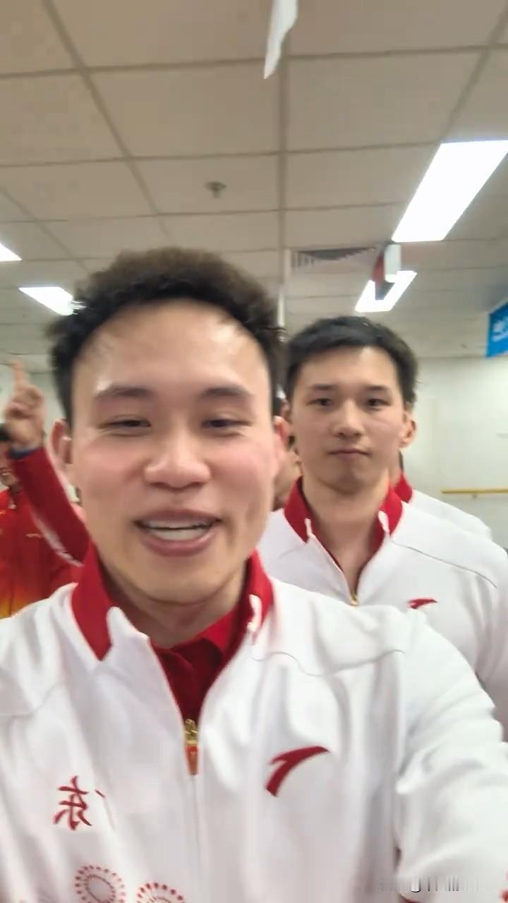 刚刚，谢思埸发文说：“广东跳水男团八连冠，可以嗷各位！”以前没怎么看跳水比