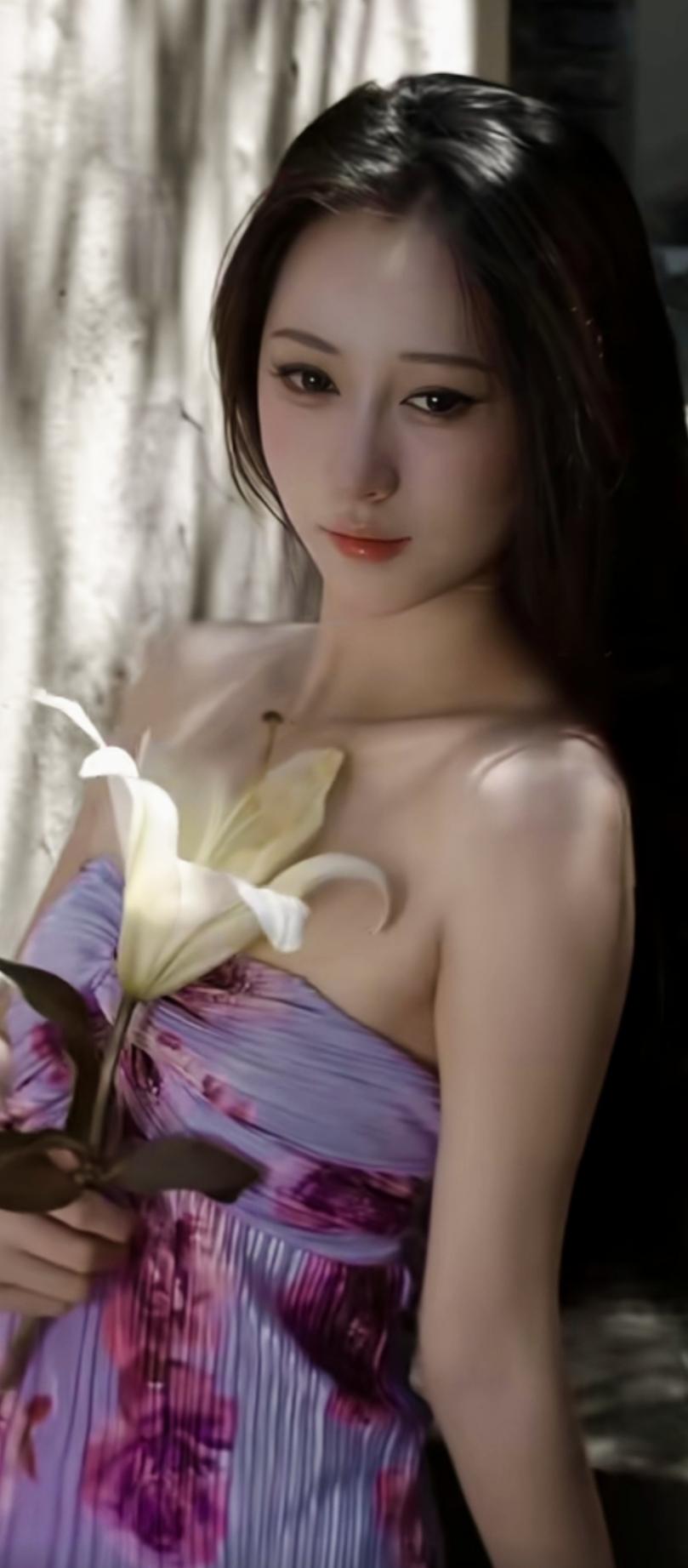 优雅女神，花中仙子，清新脱俗，气质非凡。