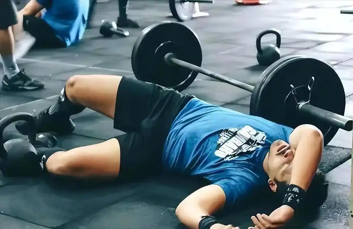 养生专家说过一句很实在的话，想要一辈子不得大病，既不要拼命运动，也不要完全不运动